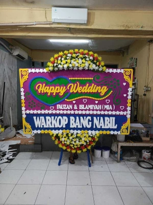 Papan Bunga di Semper Barat
